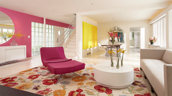 nngkhachnohoa2015041306435283411991159 fde2 Thiết kế phong khách độc đáo với sofa hoa văn đầy màu sắc