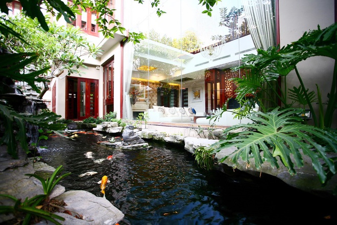 Biet thu ho koi 08 a 660x0 Chiêm ngắm biệt thự Hà Nội có bể bơi rộng trên sân thượng